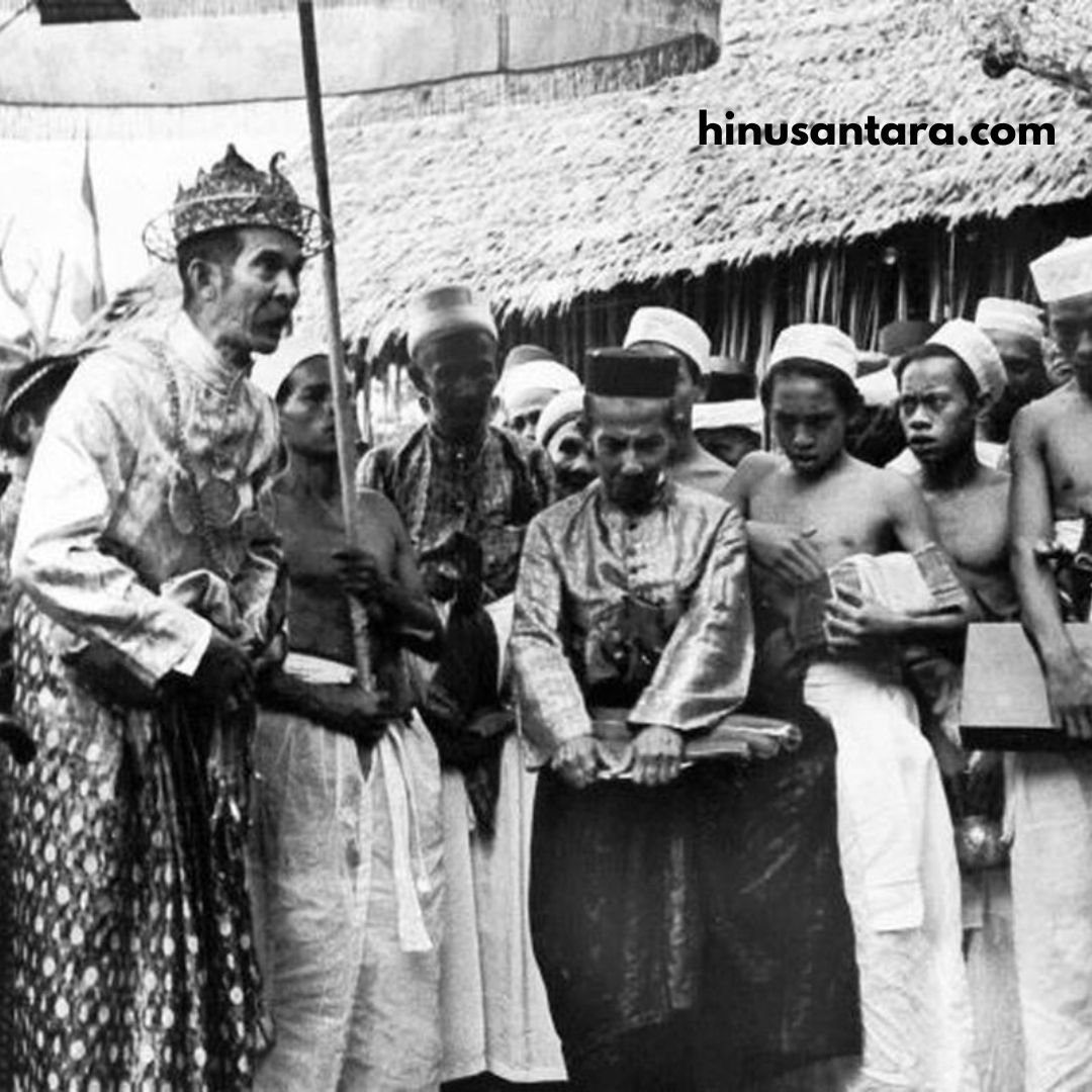 Pelaut Bugis adalah pahlawan laut yang telah mewariskan tradisi dan keterampilan yang luar biasa dalam pelayaran. Mereka tidak hanya penguasa laut, tetapi juga pelopor dalam perdagangan dan penyebaran budaya.